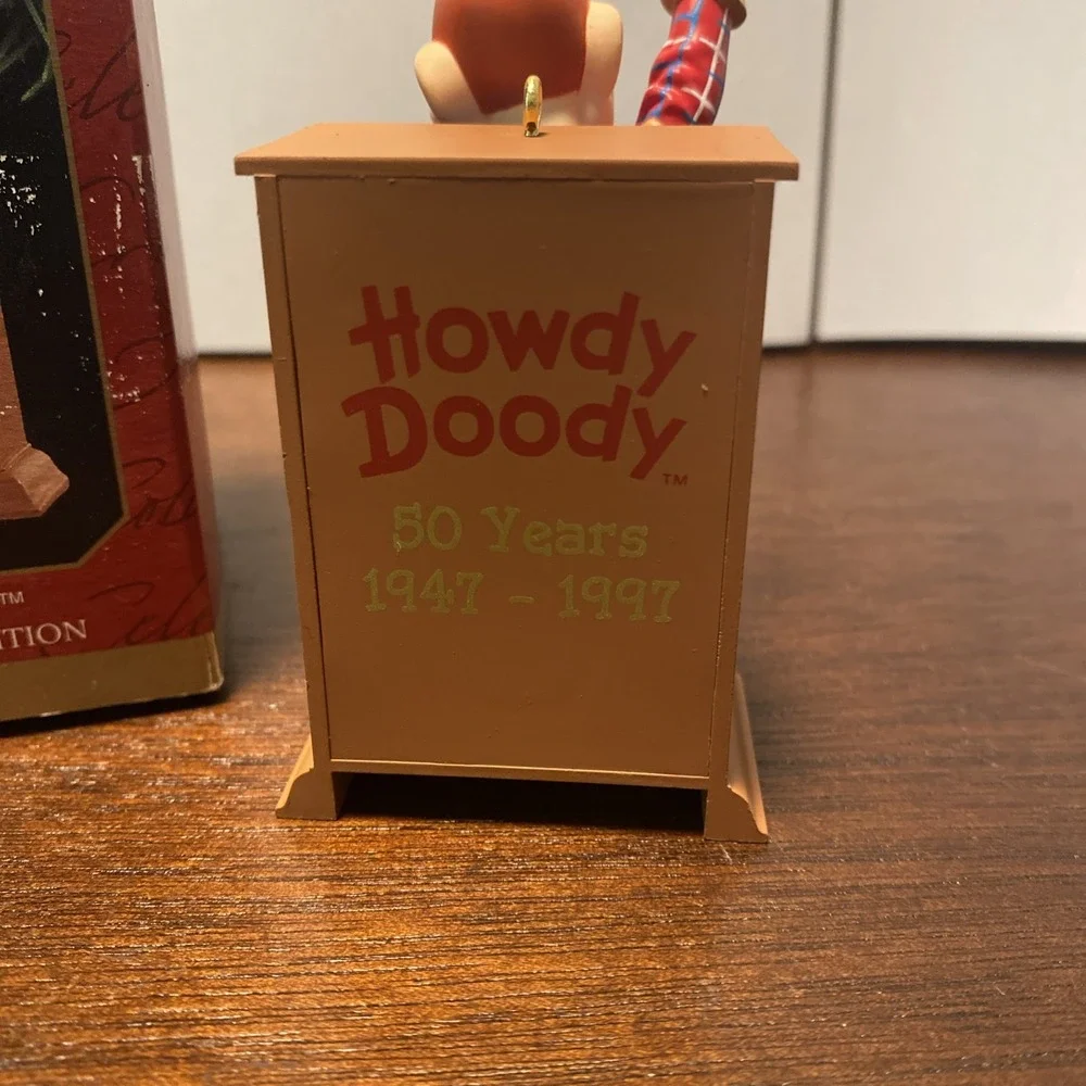 Vintage Hallmark Keepsake Christmas Ornament 1997 Howdy‎ Doody Coming Out Of TV